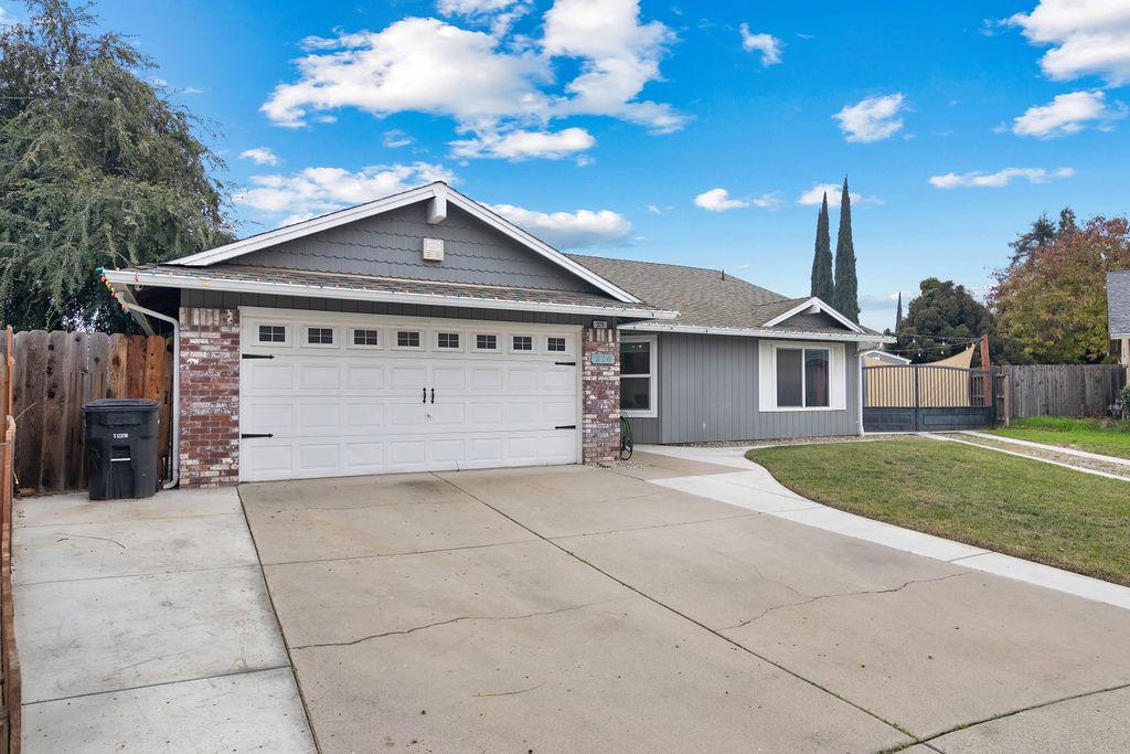 326 Burns Creek Ct, Waterford, CA 95386