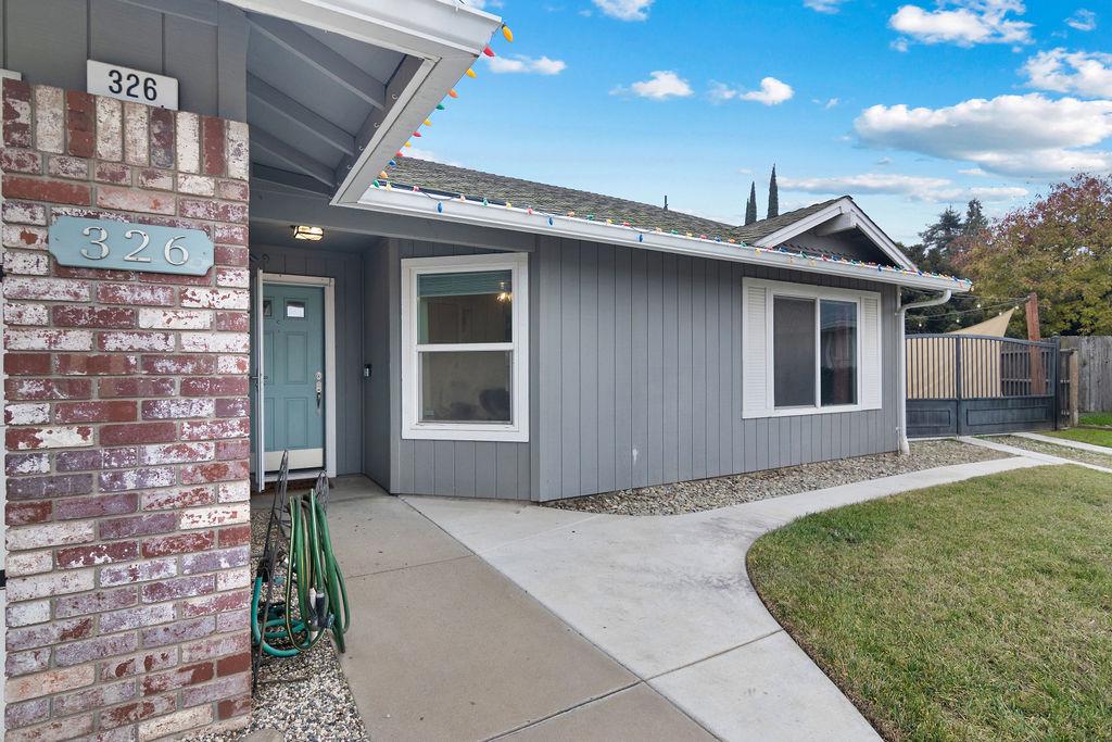 326 Burns Creek Ct, Waterford, CA 95386