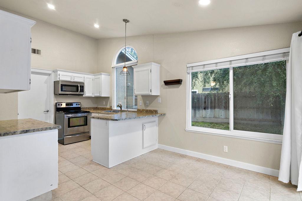 326 Burns Creek Ct, Waterford, CA 95386