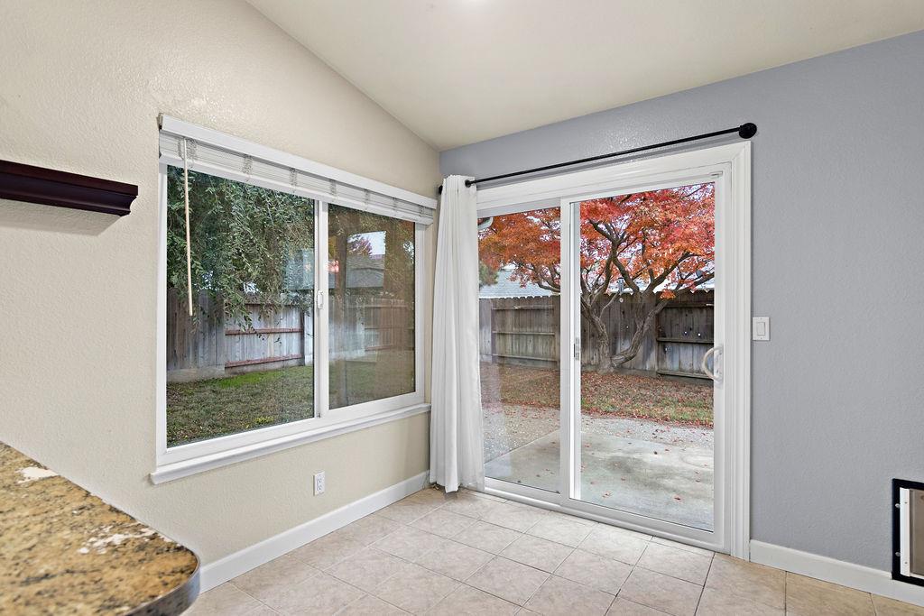 326 Burns Creek Ct, Waterford, CA 95386