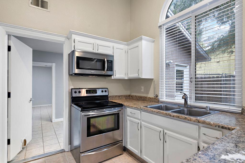 326 Burns Creek Ct, Waterford, CA 95386