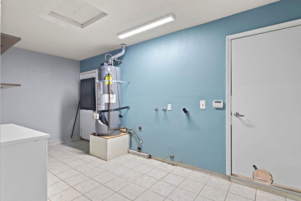 326 Burns Creek Ct, Waterford, CA 95386