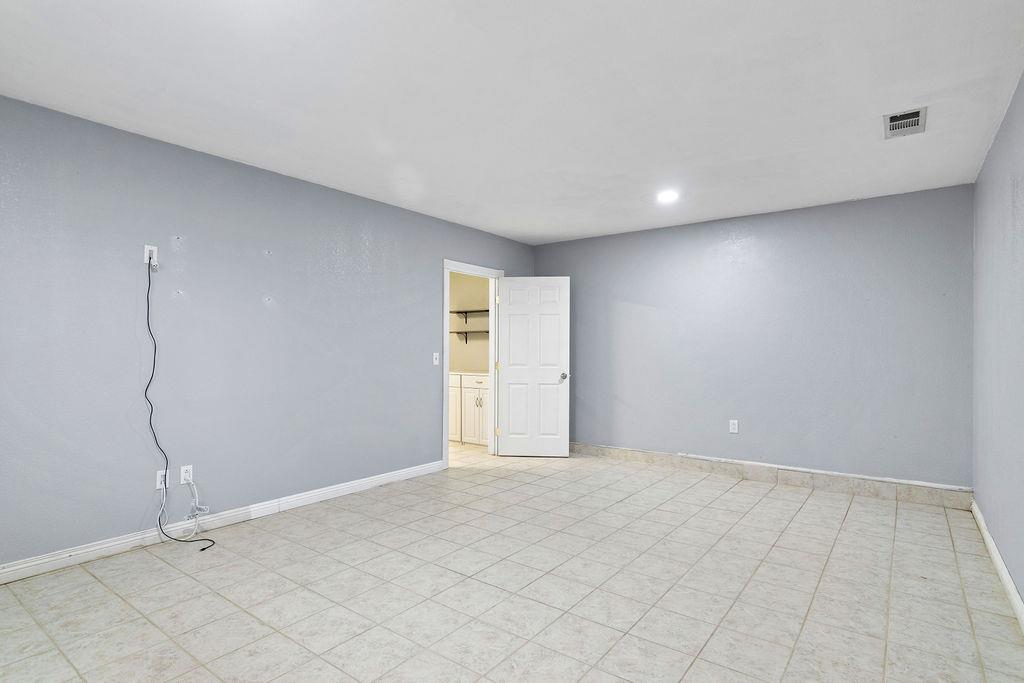 326 Burns Creek Ct, Waterford, CA 95386