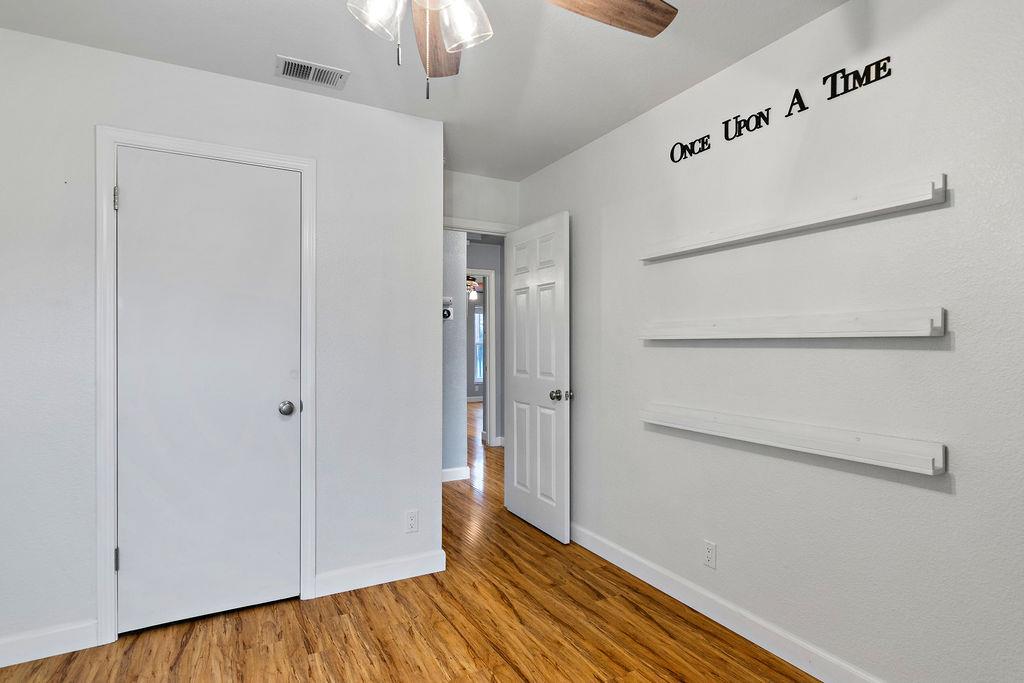 326 Burns Creek Ct, Waterford, CA 95386