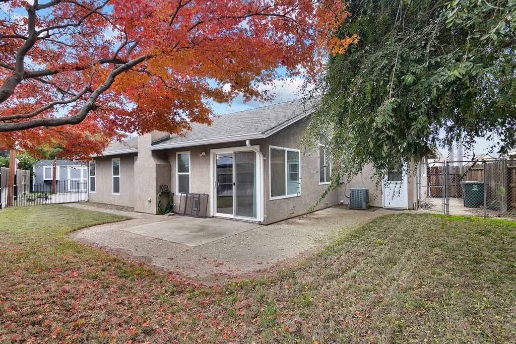 326 Burns Creek Ct, Waterford, CA 95386