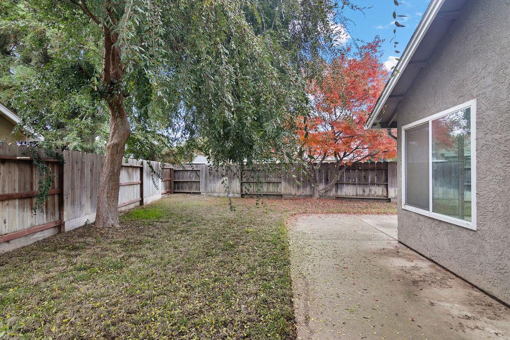 326 Burns Creek Ct, Waterford, CA 95386