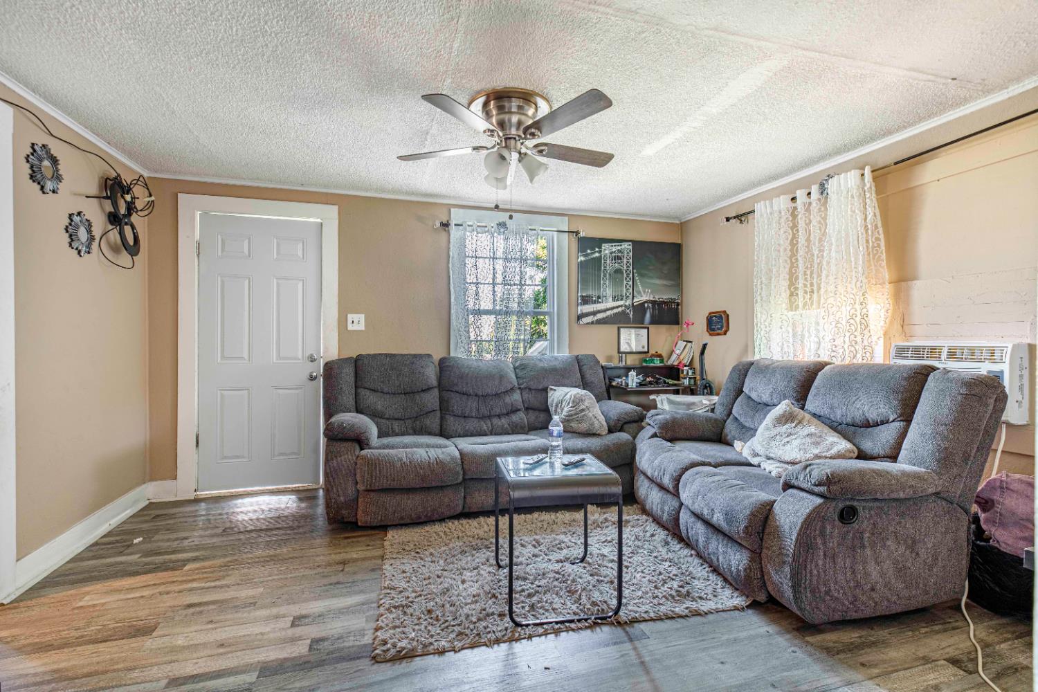 545 El Roya Ave, Modesto, CA 95354