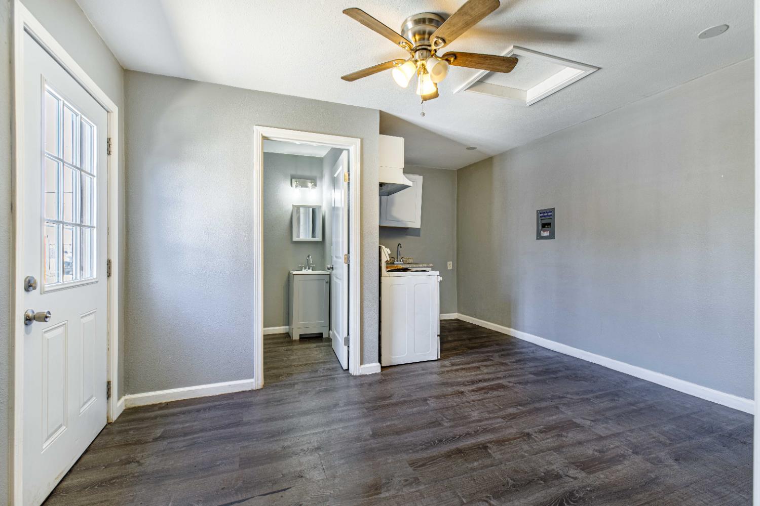 545 El Roya Ave, Modesto, CA 95354