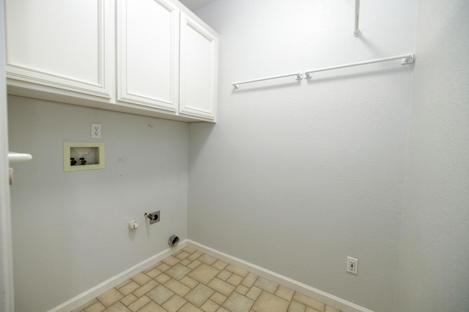 2545 Nicklaus Dr, Turlock, CA 95382