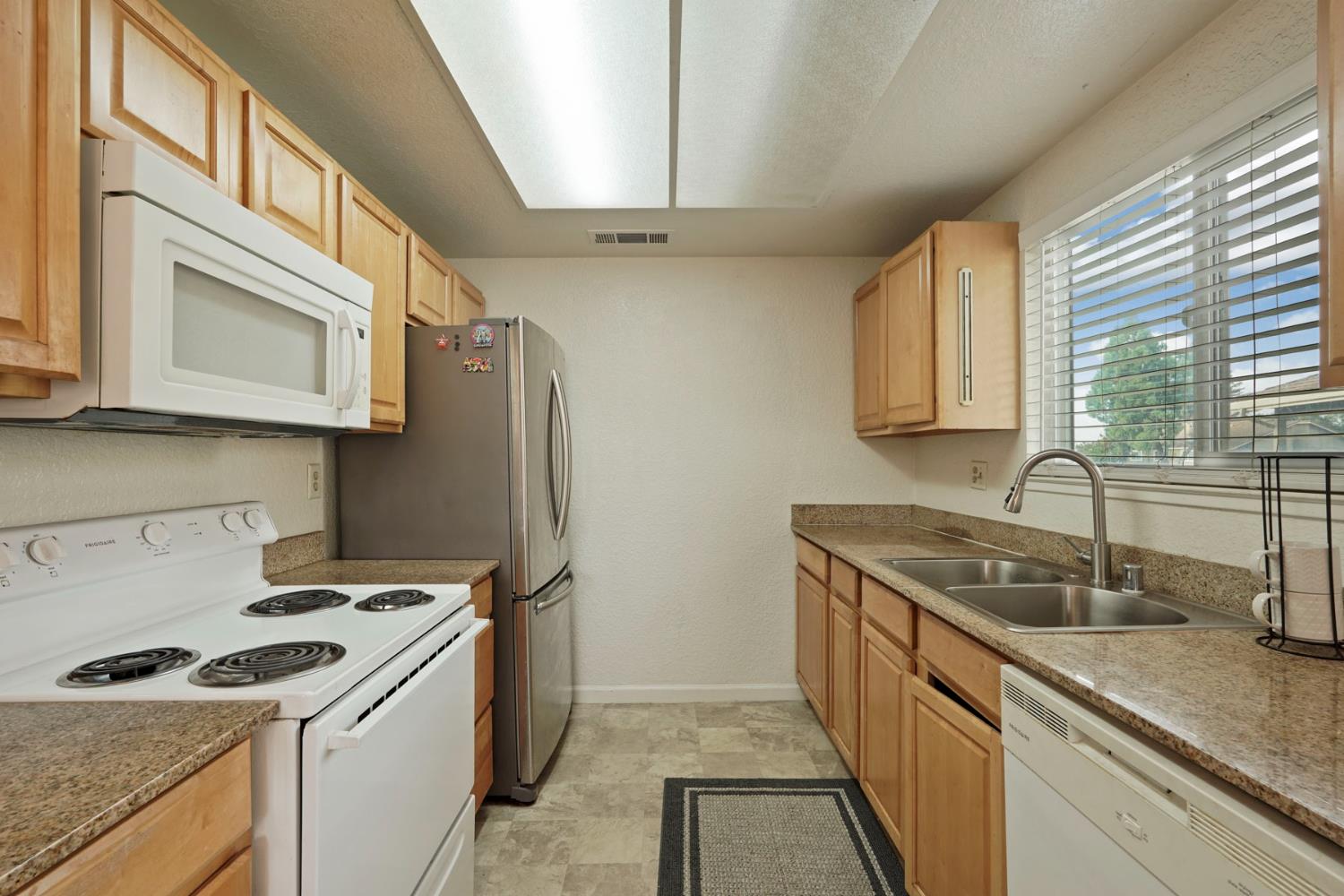 455 Cherry Ln #K, Manteca, CA 95337