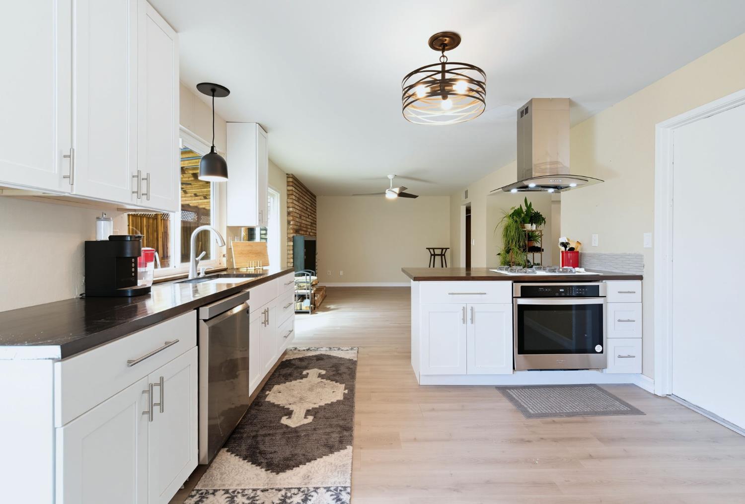 1320 Coffee Villa Dr, Modesto, CA 95355