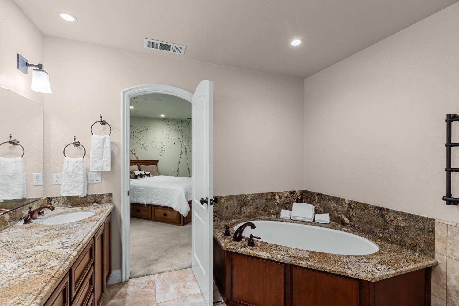 20592 Ayers Rd, Escalon, CA 95320