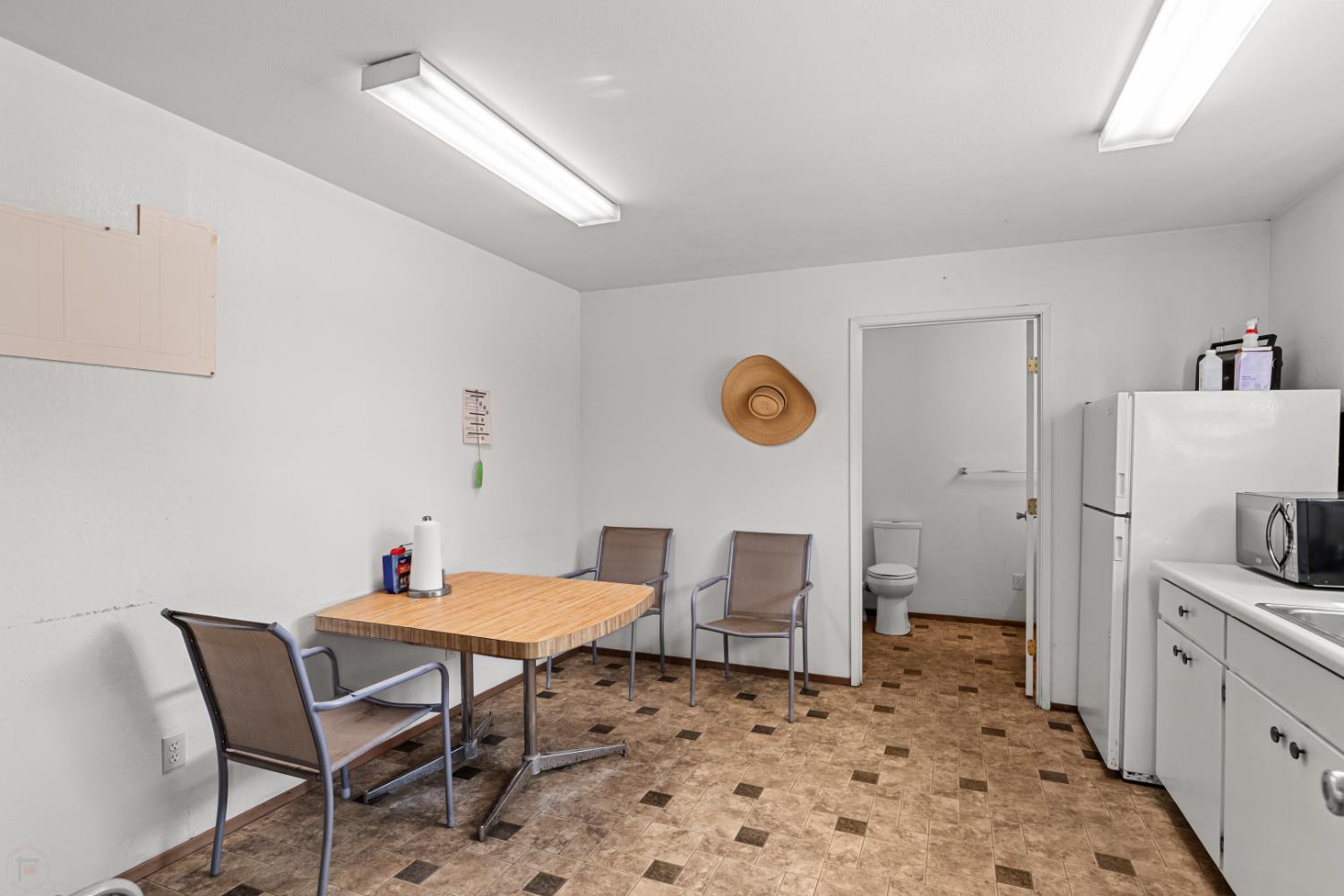 20592 Ayers Rd, Escalon, CA 95320