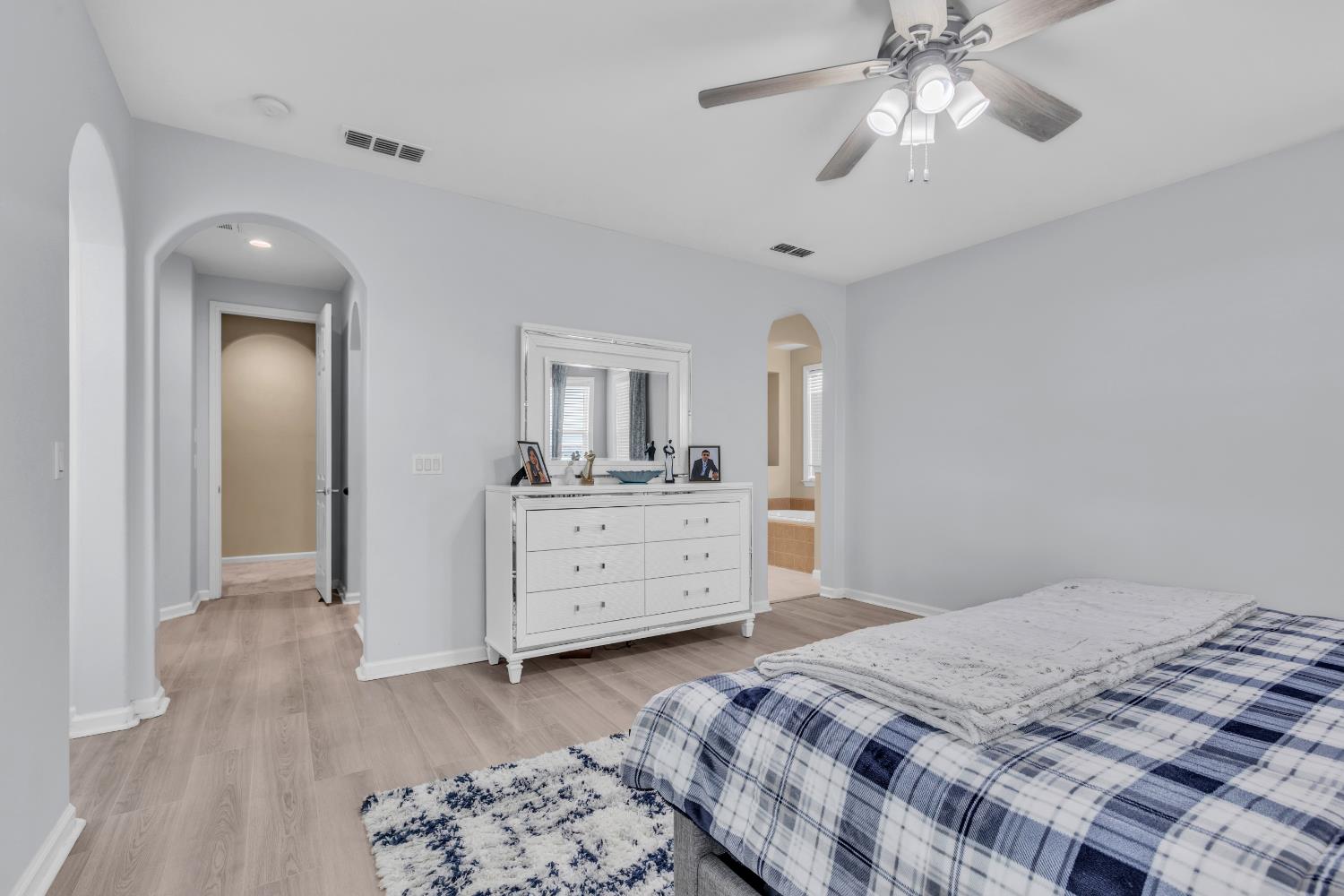 2449 Kaslin Dr, Modesto, CA 95355