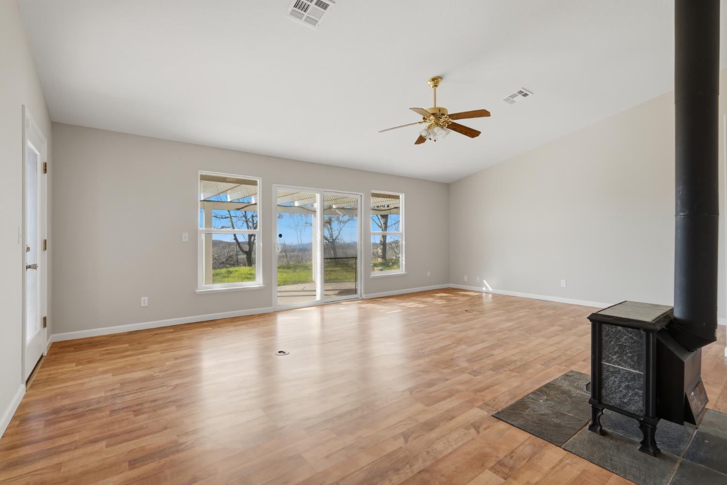 5670 Bear Trap Dr, Mariposa, CA 95338