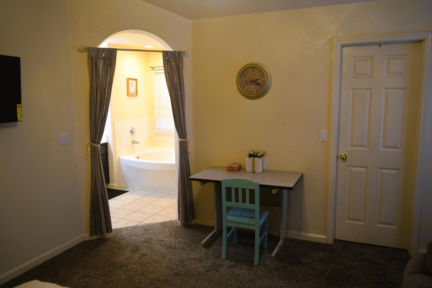 3360 Hollowell Dr, Ceres, CA 95307