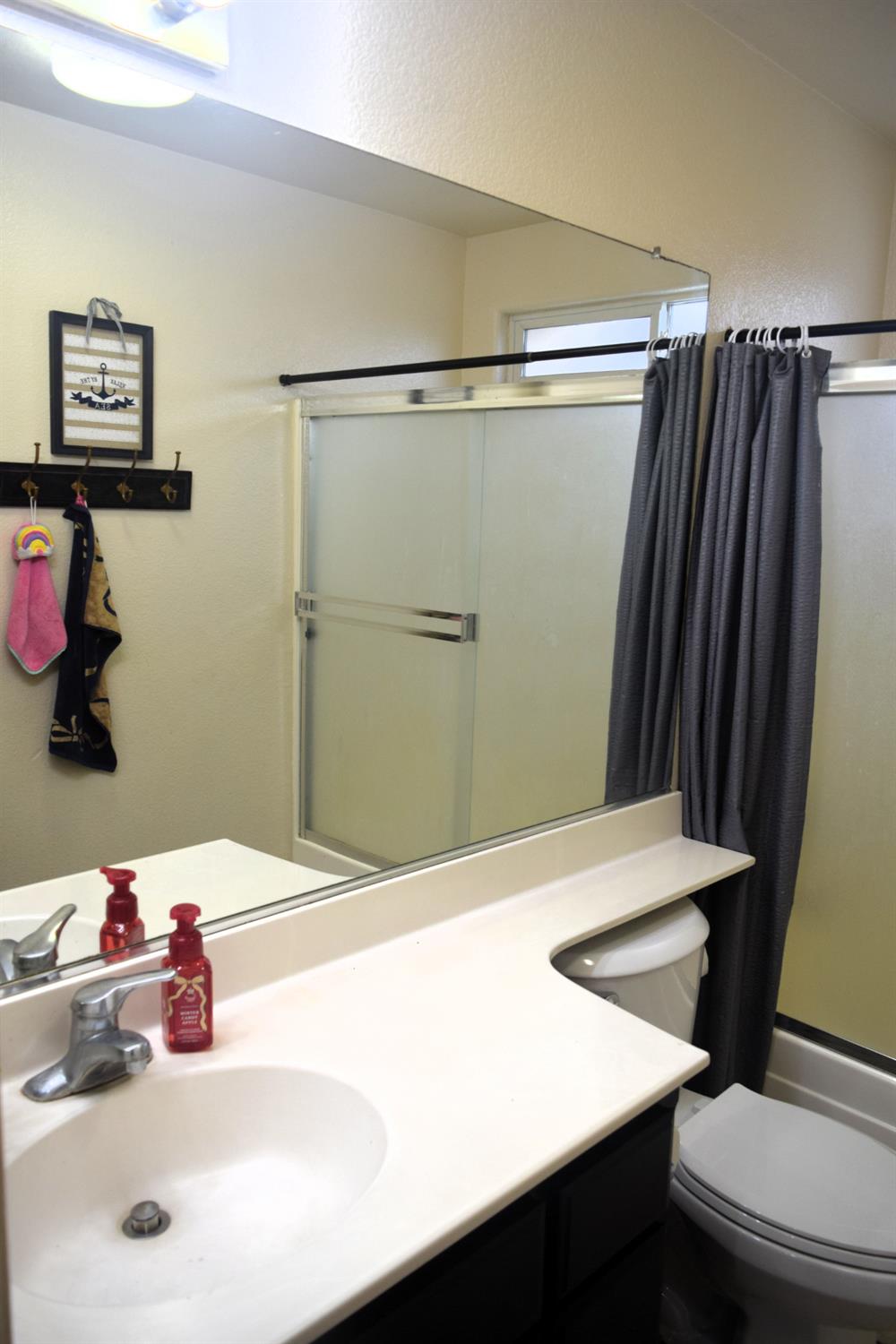 3360 Hollowell Dr, Ceres, CA 95307