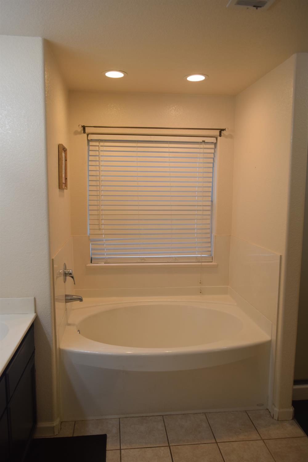 3360 Hollowell Dr, Ceres, CA 95307