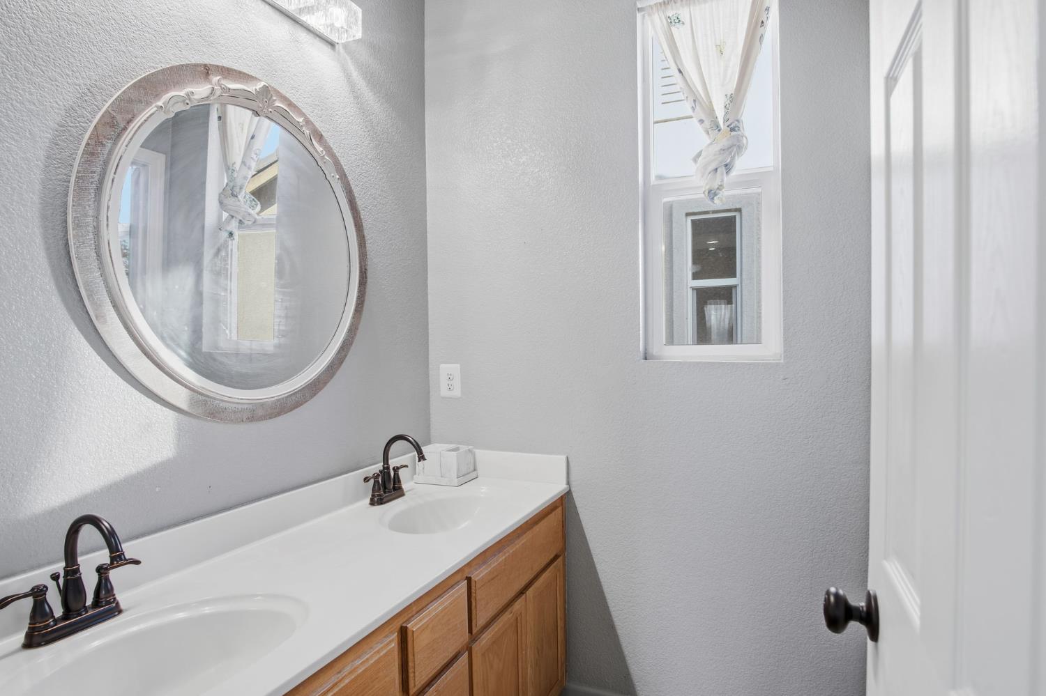 1423 Andleman Ct, Turlock, CA 95382