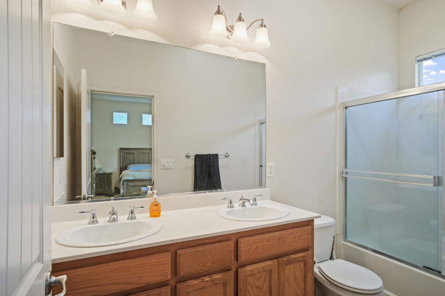 863 CHANDON CT, Livingston, CA 95334