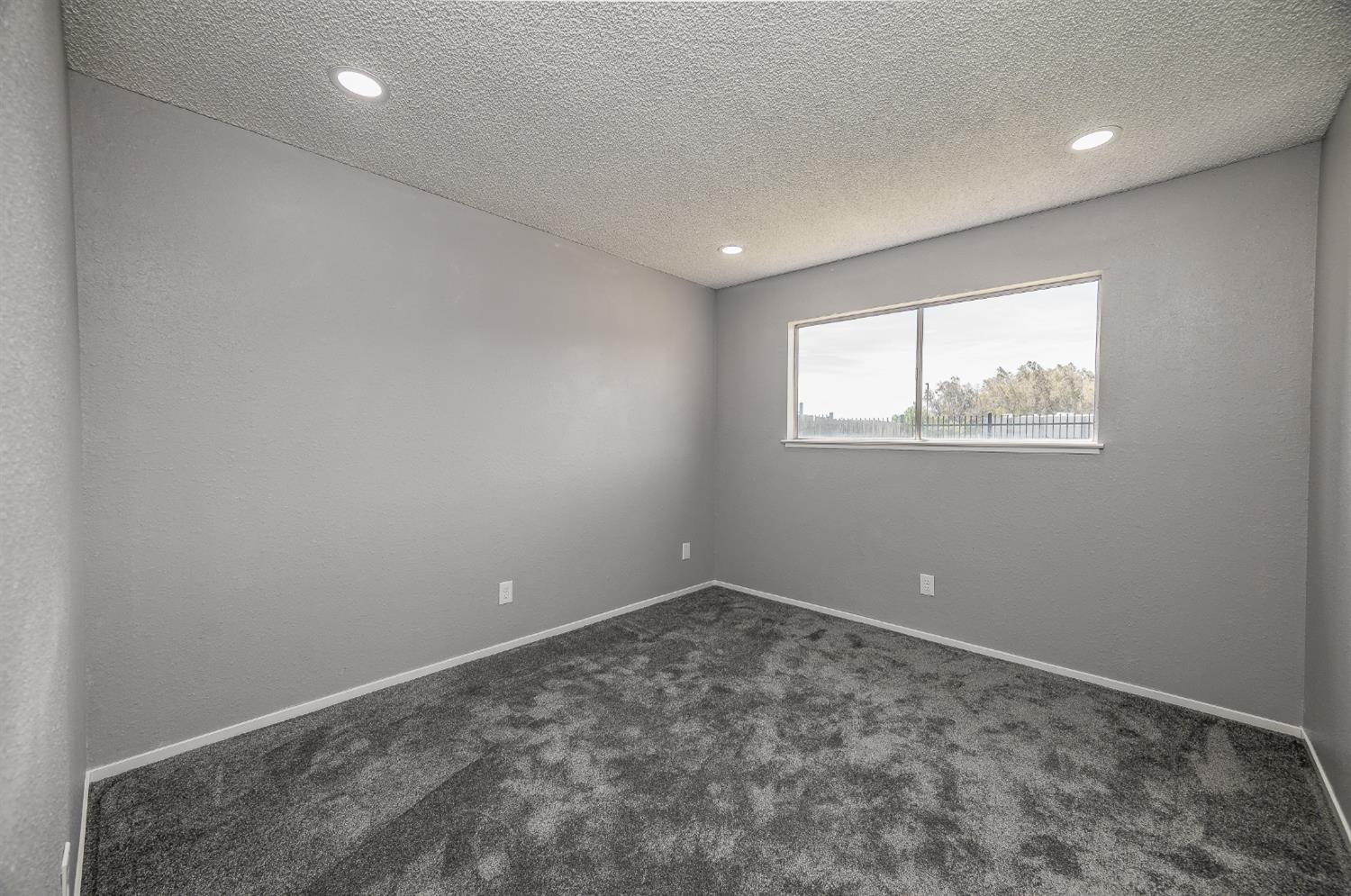 3221 Cheyenne Dr, Merced, CA 95348