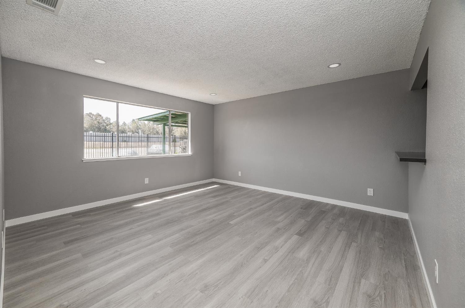 3221 Cheyenne Dr, Merced, CA 95348