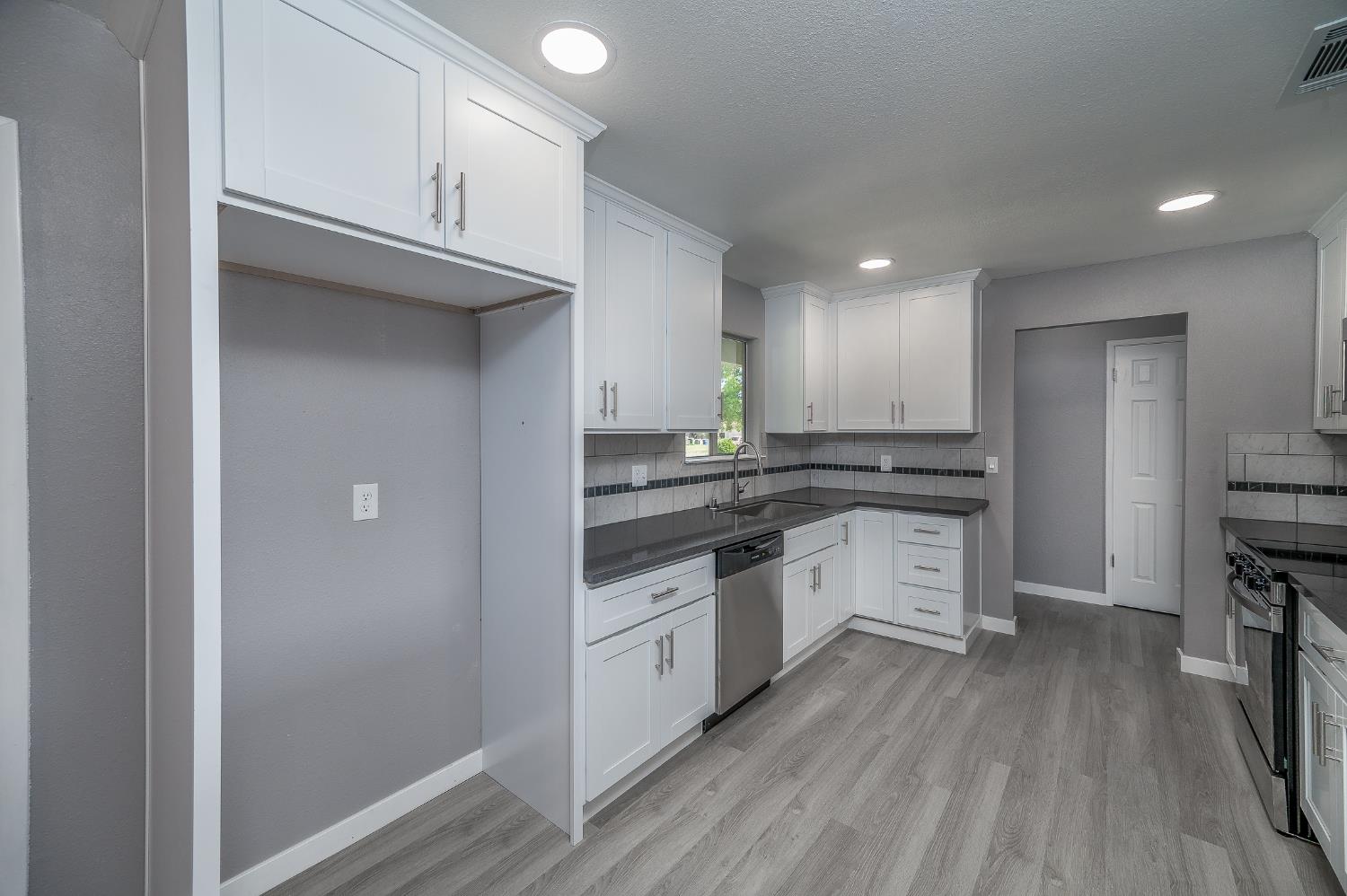 3221 Cheyenne Dr, Merced, CA 95348