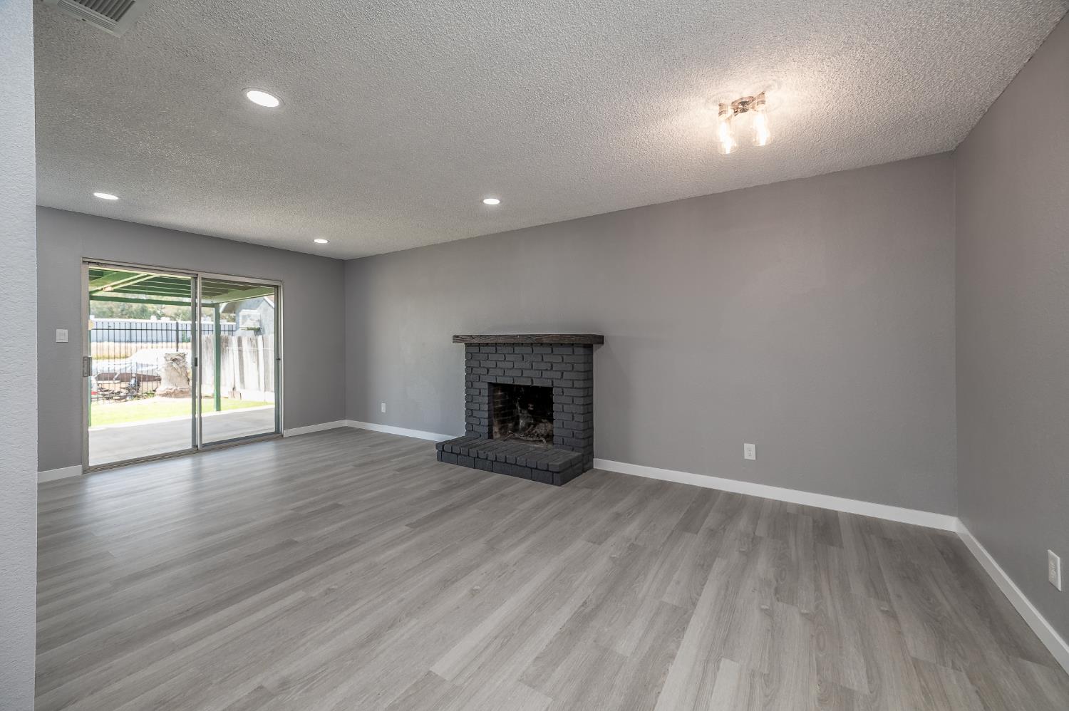 3221 Cheyenne Dr, Merced, CA 95348