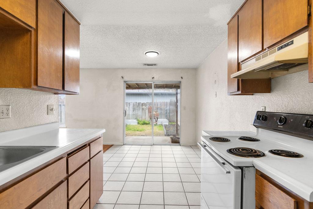 13246 Welch St, Waterford, CA 95386