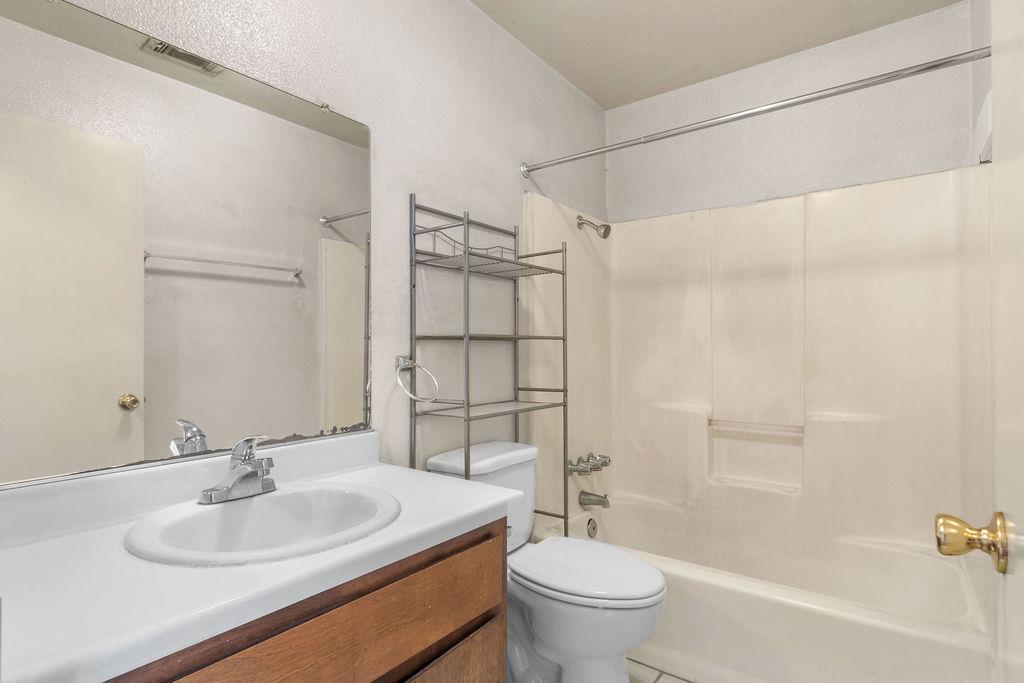 13246 Welch St, Waterford, CA 95386