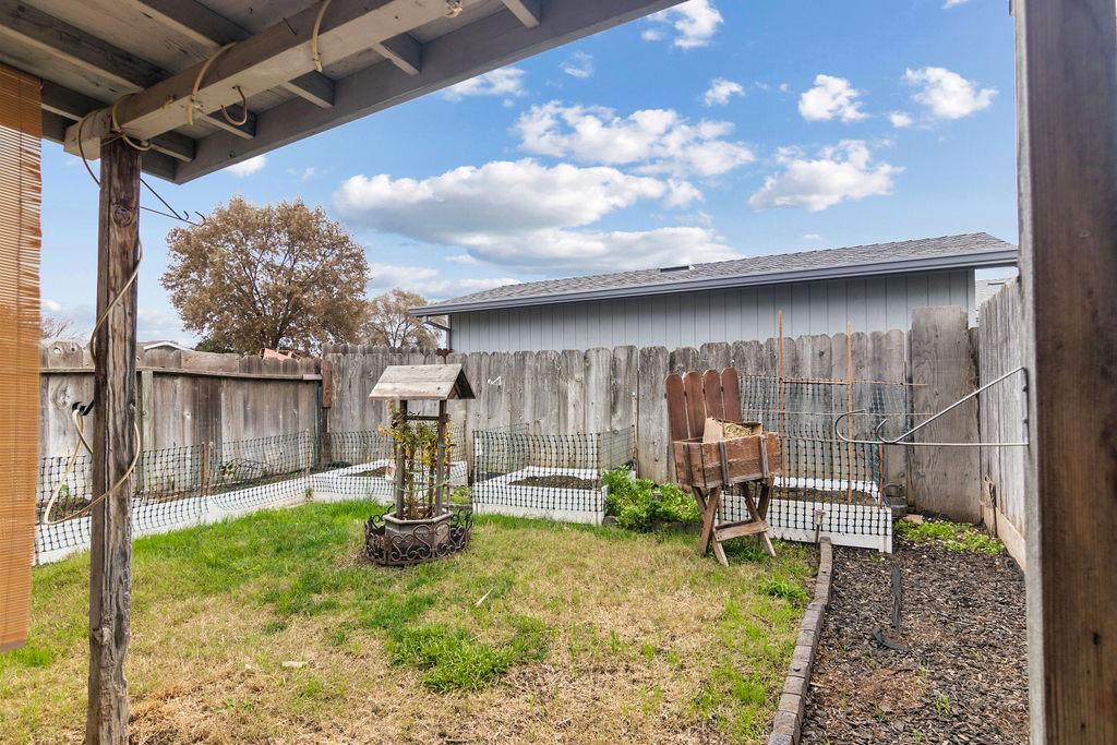 13246 Welch St, Waterford, CA 95386