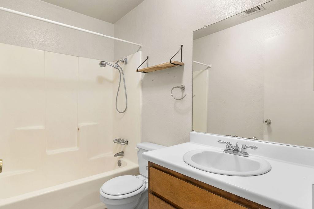 13246 Welch St, Waterford, CA 95386