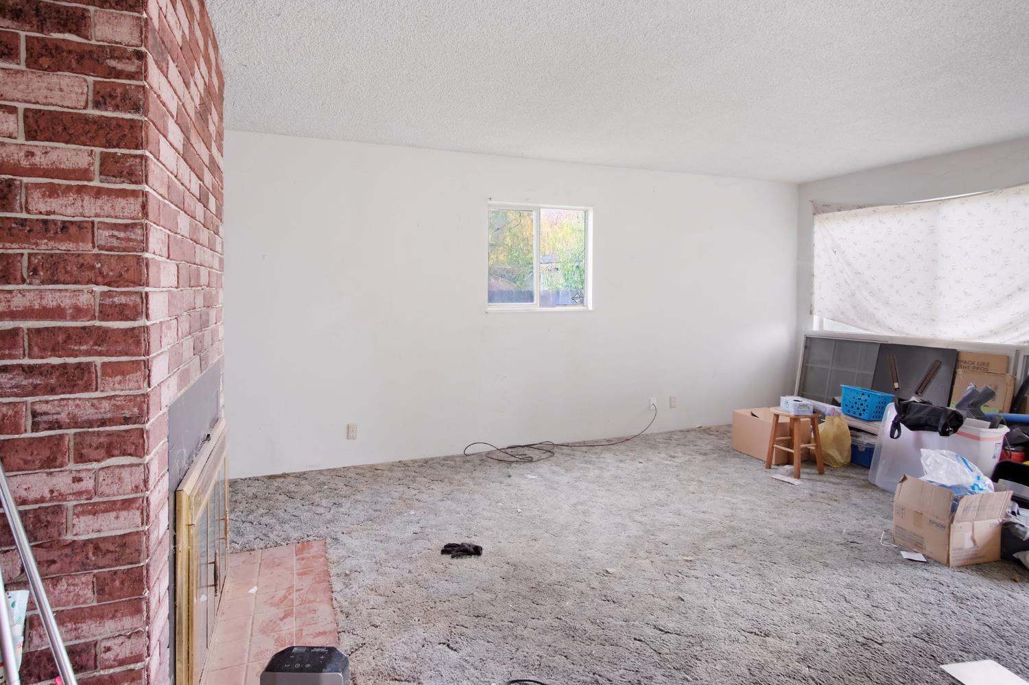 1915 Tracy Ct, Modesto, CA 95350