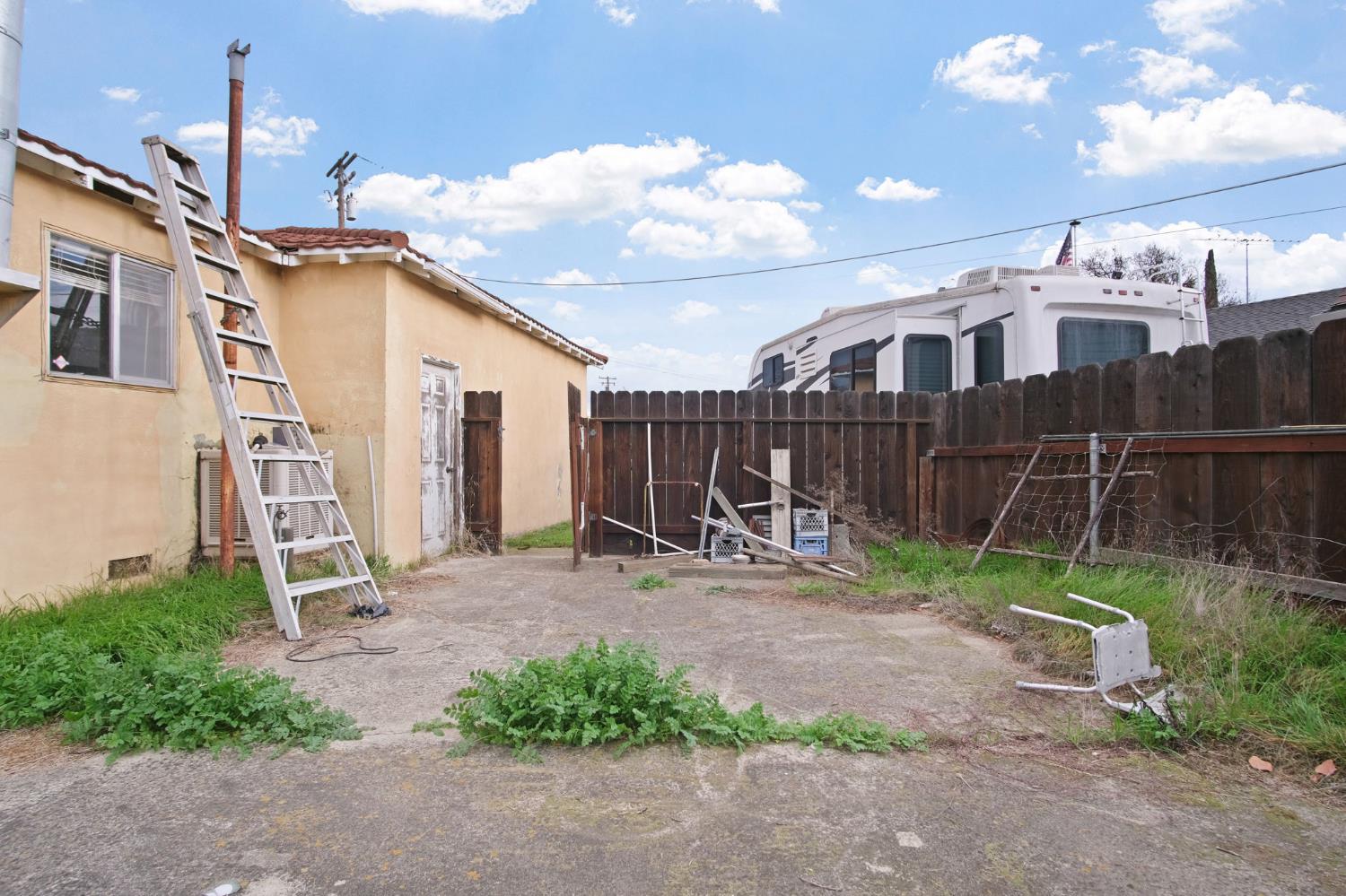 1915 Tracy Ct, Modesto, CA 95350