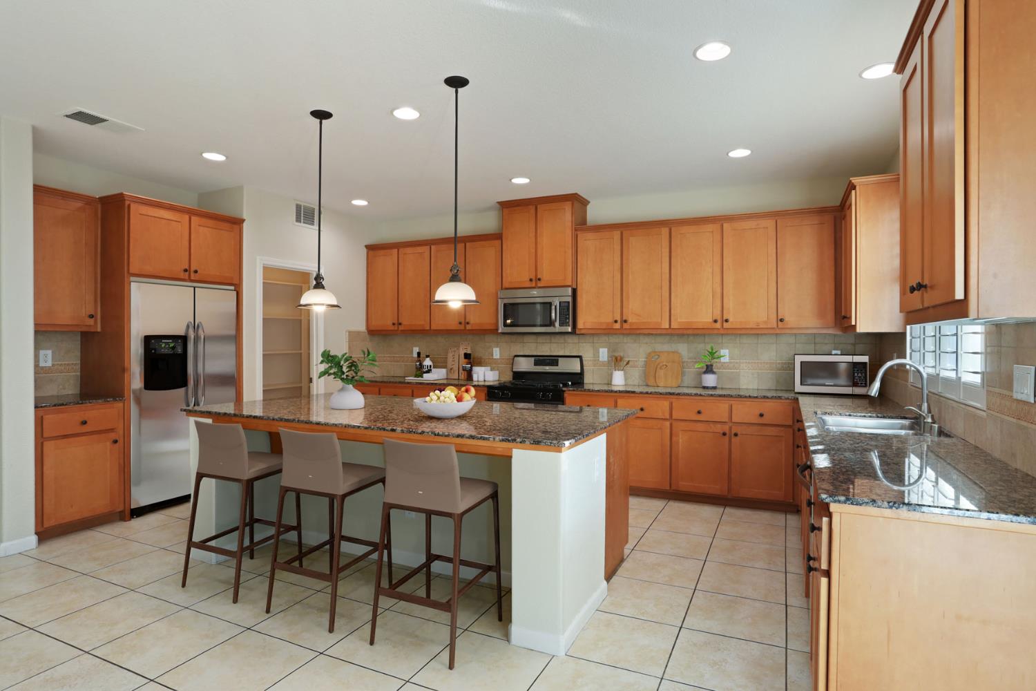 2805 Amir Dr, Modesto, CA 95355