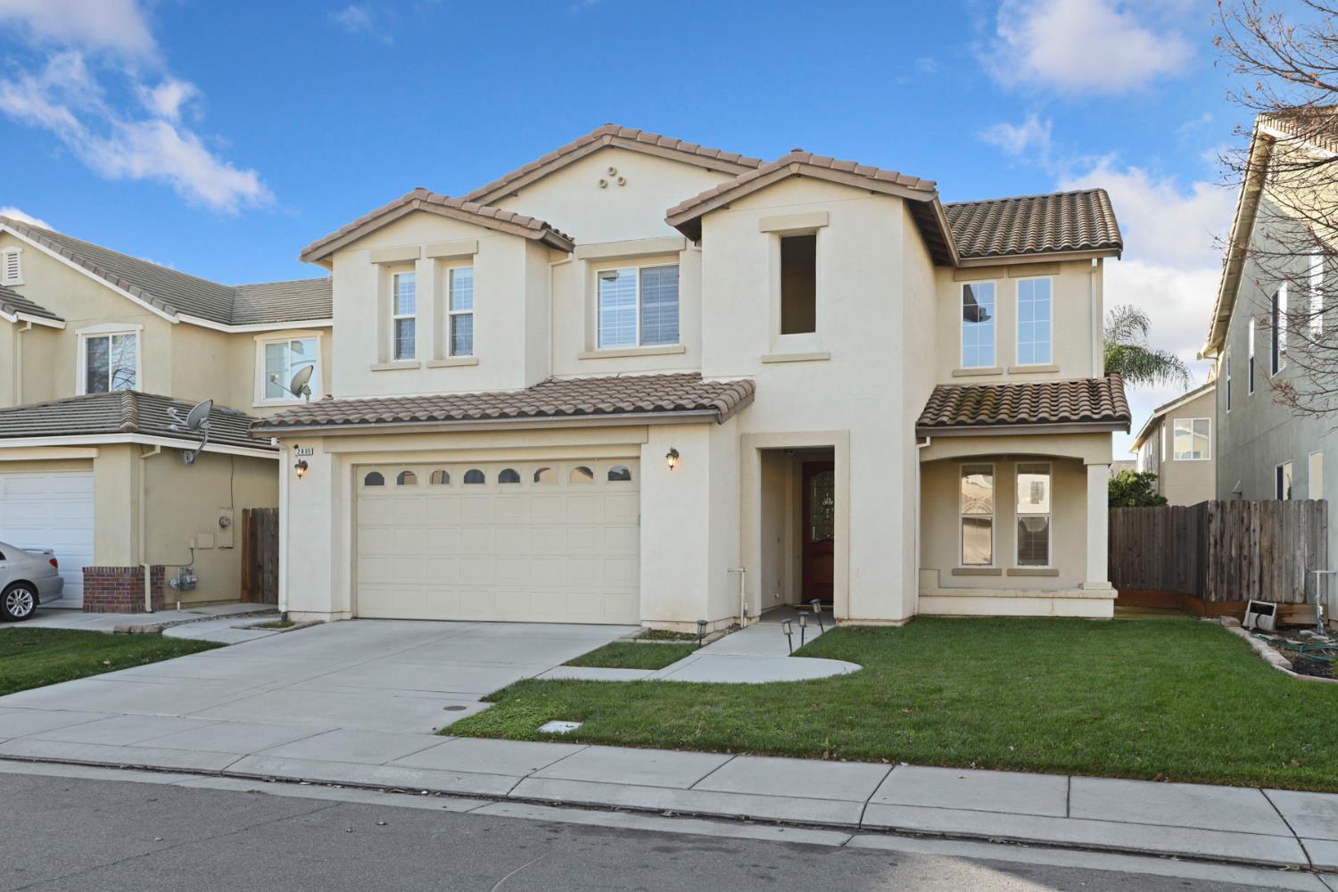 2805 Amir Dr, Modesto, CA 95355