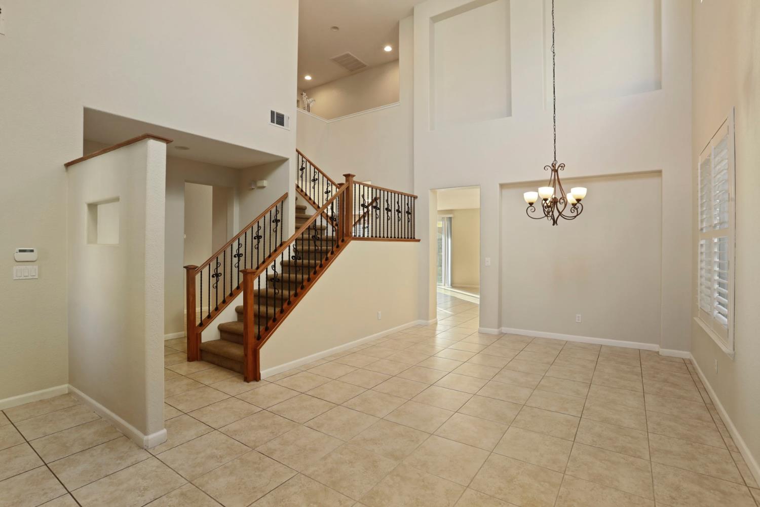 2805 Amir Dr, Modesto, CA 95355