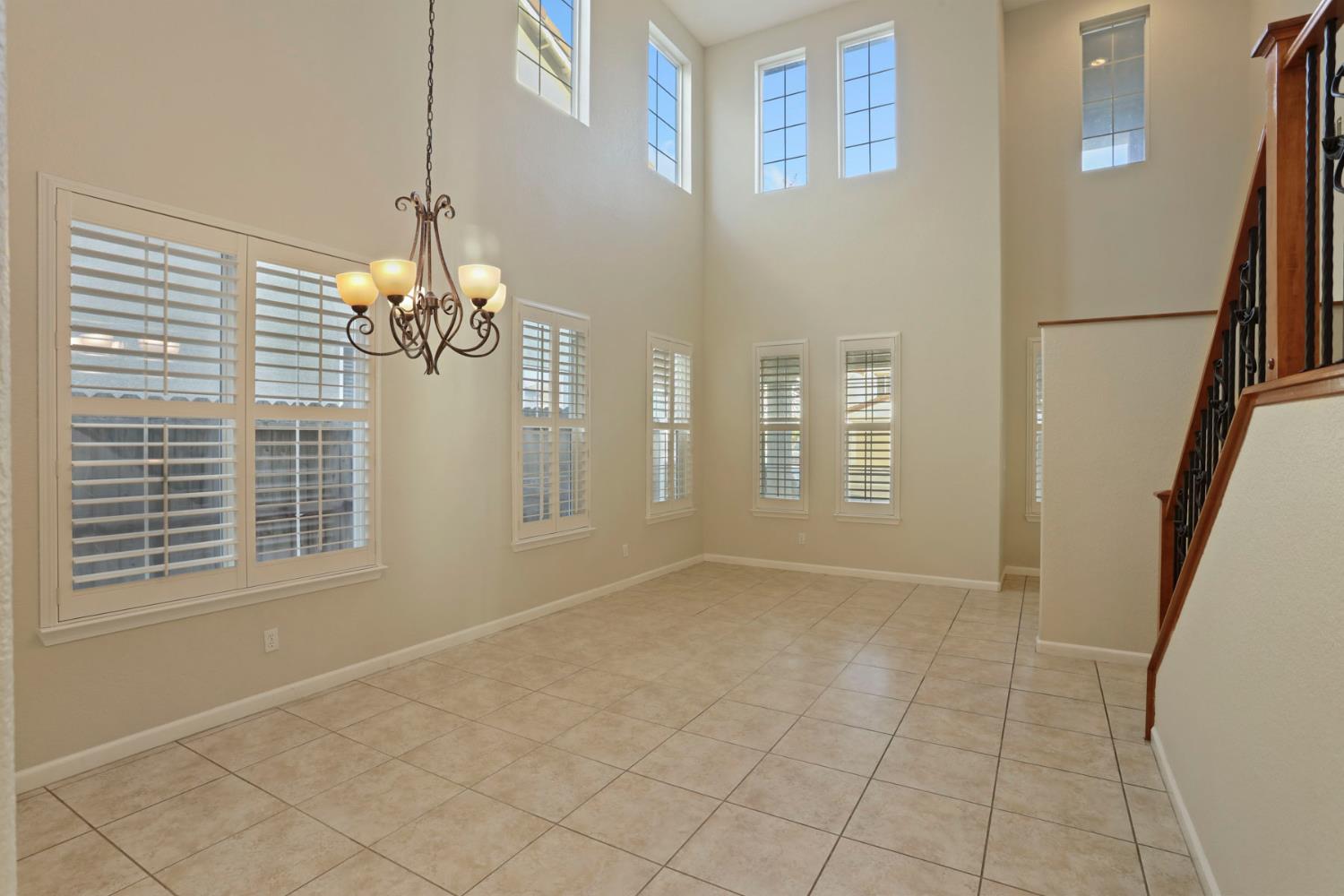 2805 Amir Dr, Modesto, CA 95355