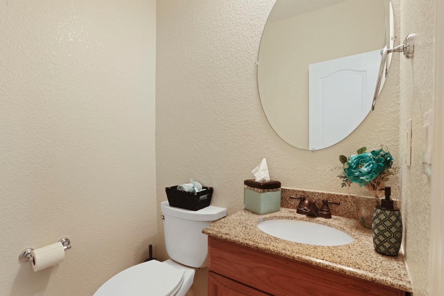 2805 Amir Dr, Modesto, CA 95355