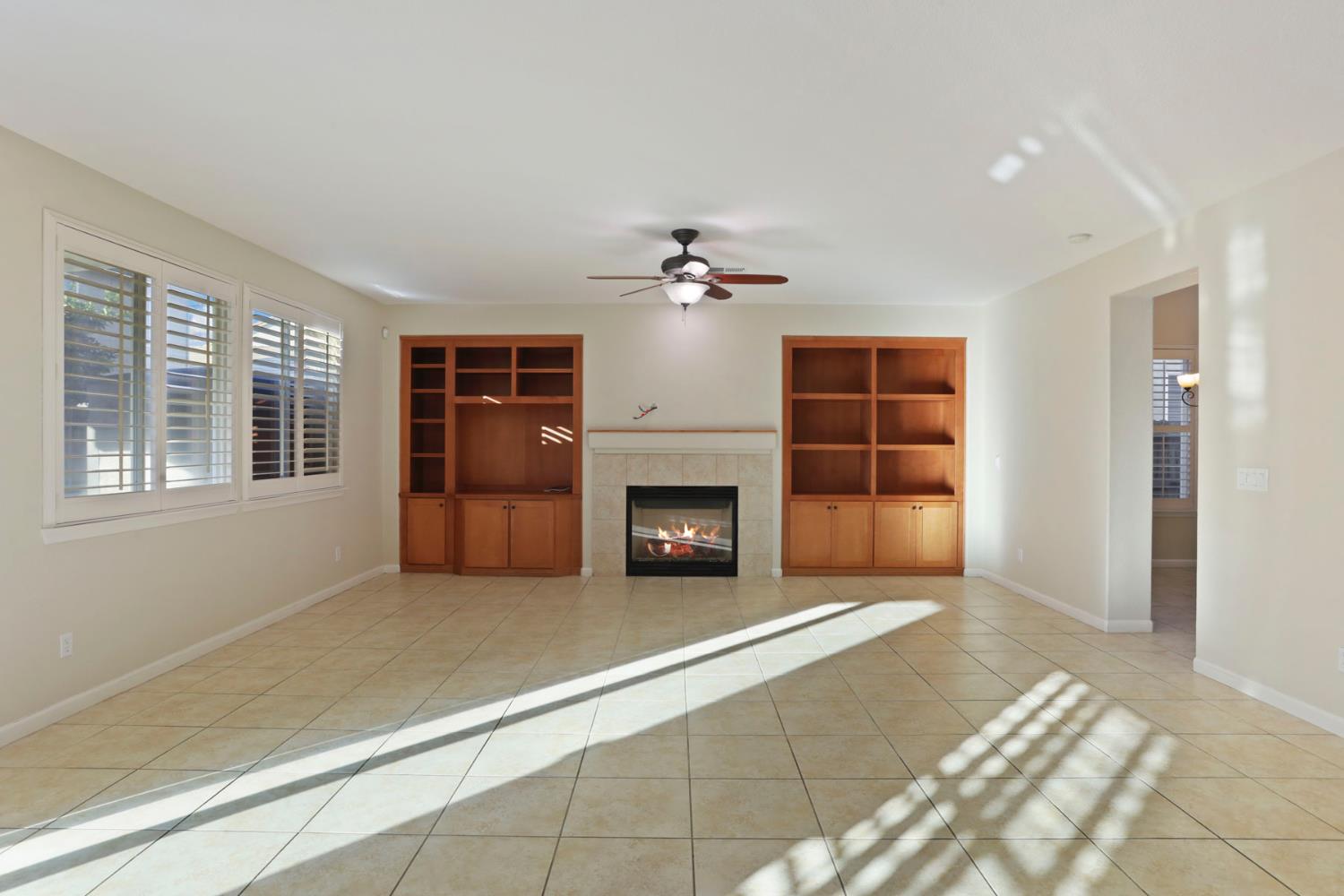 2805 Amir Dr, Modesto, CA 95355