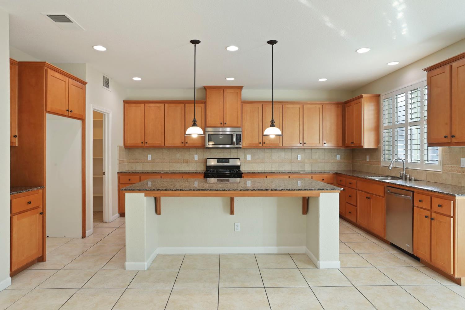 2805 Amir Dr, Modesto, CA 95355