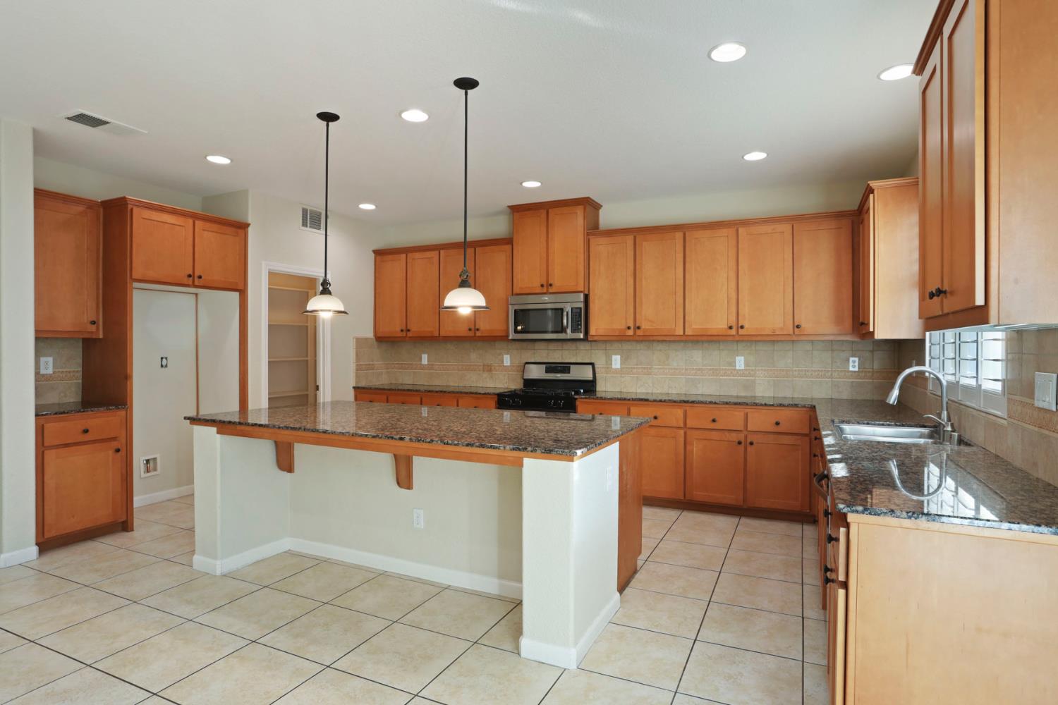 2805 Amir Dr, Modesto, CA 95355