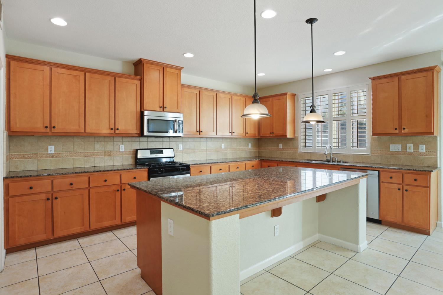 2805 Amir Dr, Modesto, CA 95355