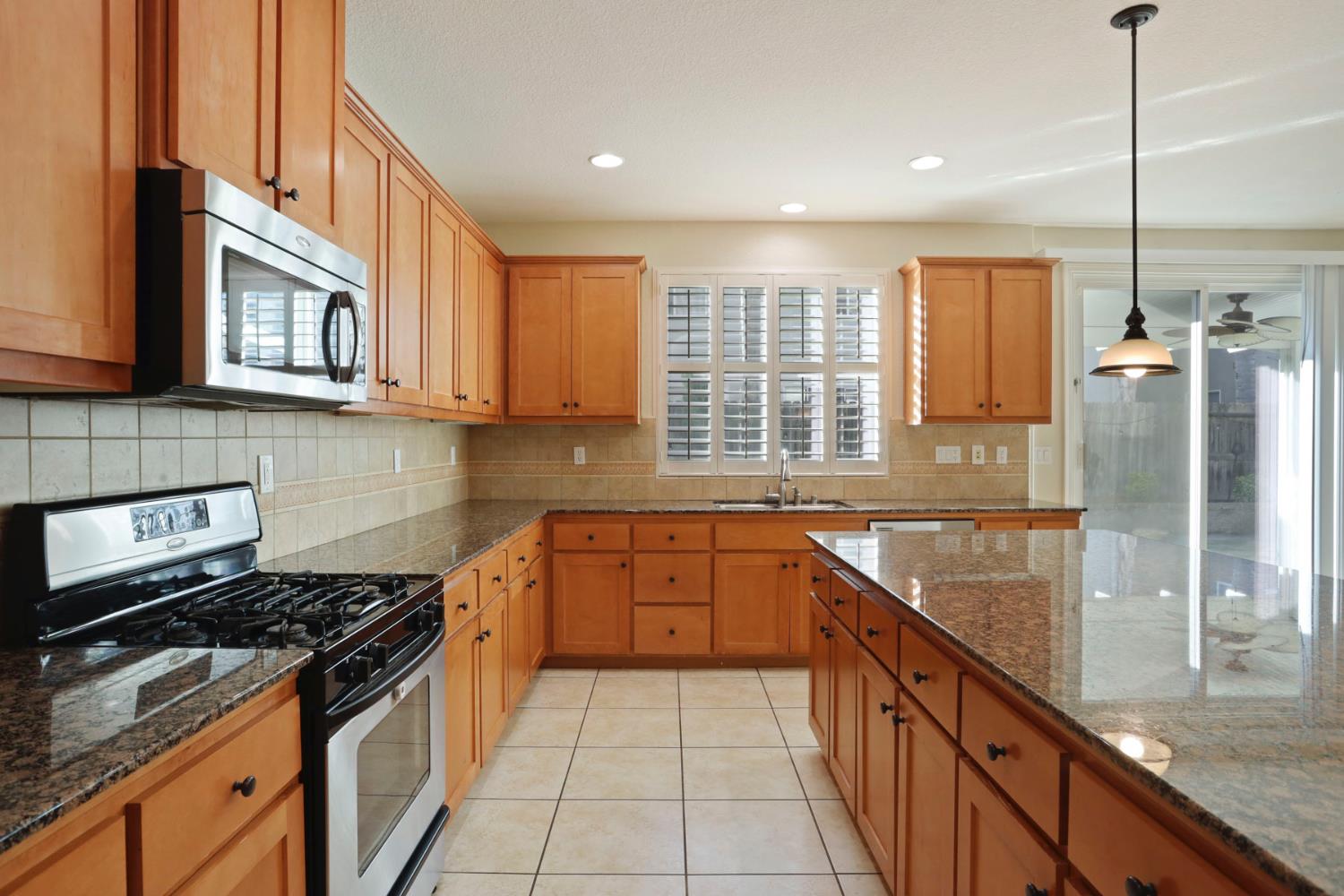 2805 Amir Dr, Modesto, CA 95355