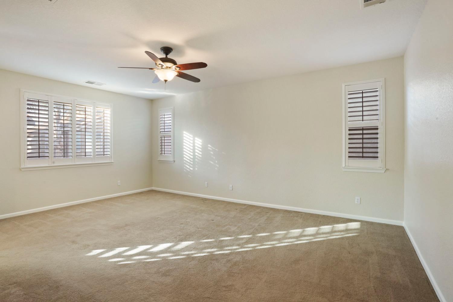 2805 Amir Dr, Modesto, CA 95355