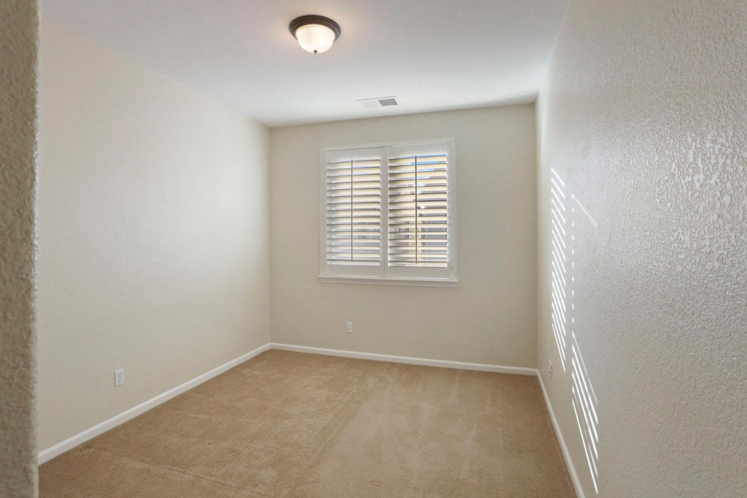 2805 Amir Dr, Modesto, CA 95355