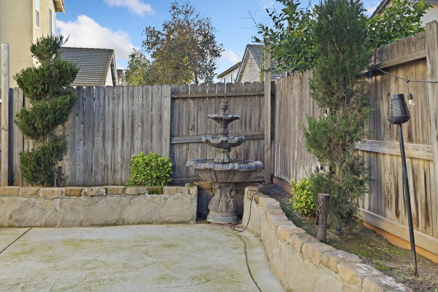 2805 Amir Dr, Modesto, CA 95355