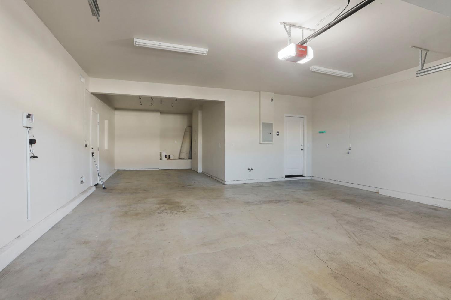 2805 Amir Dr, Modesto, CA 95355