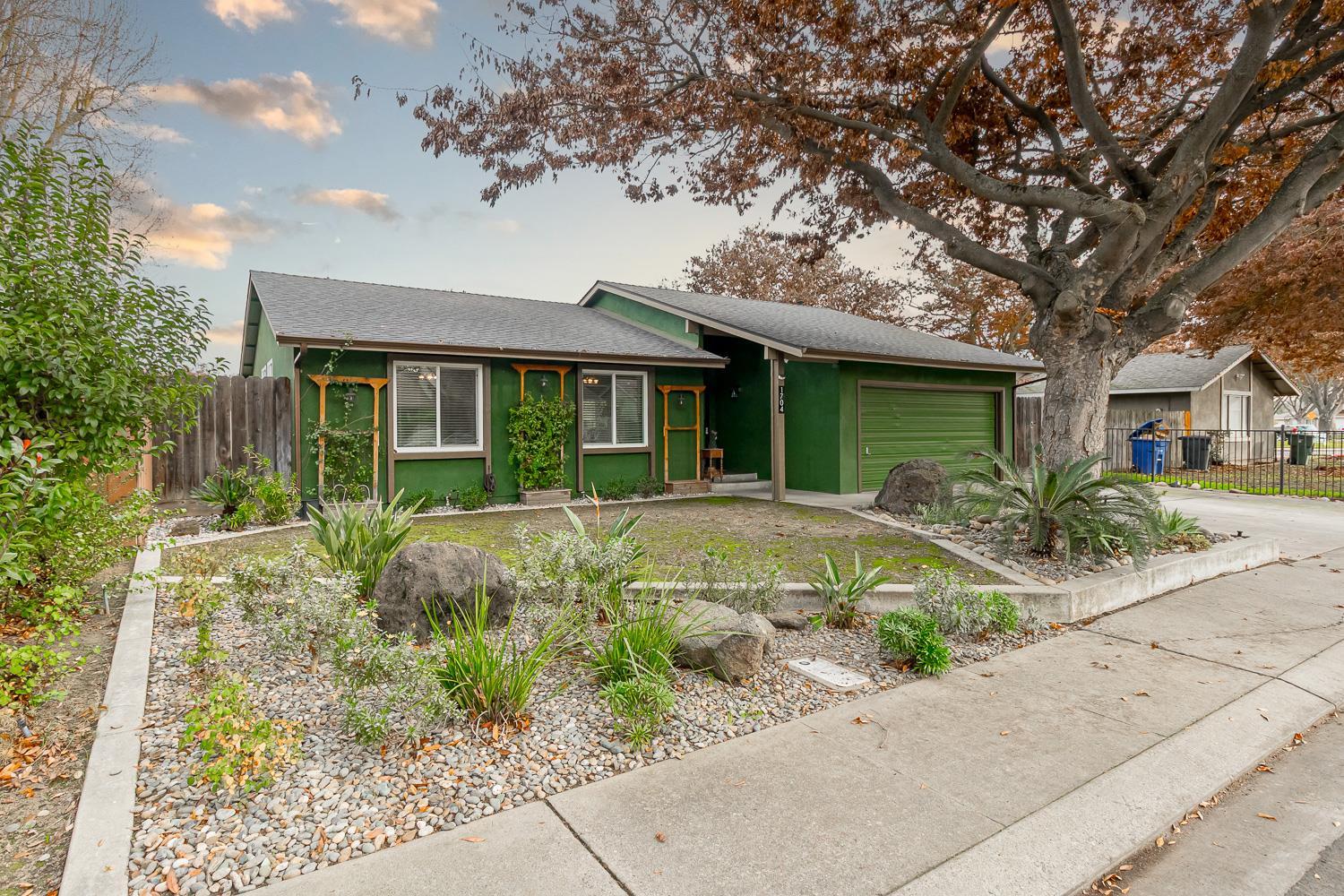 1704 Woolston Way, Modesto, CA 95355