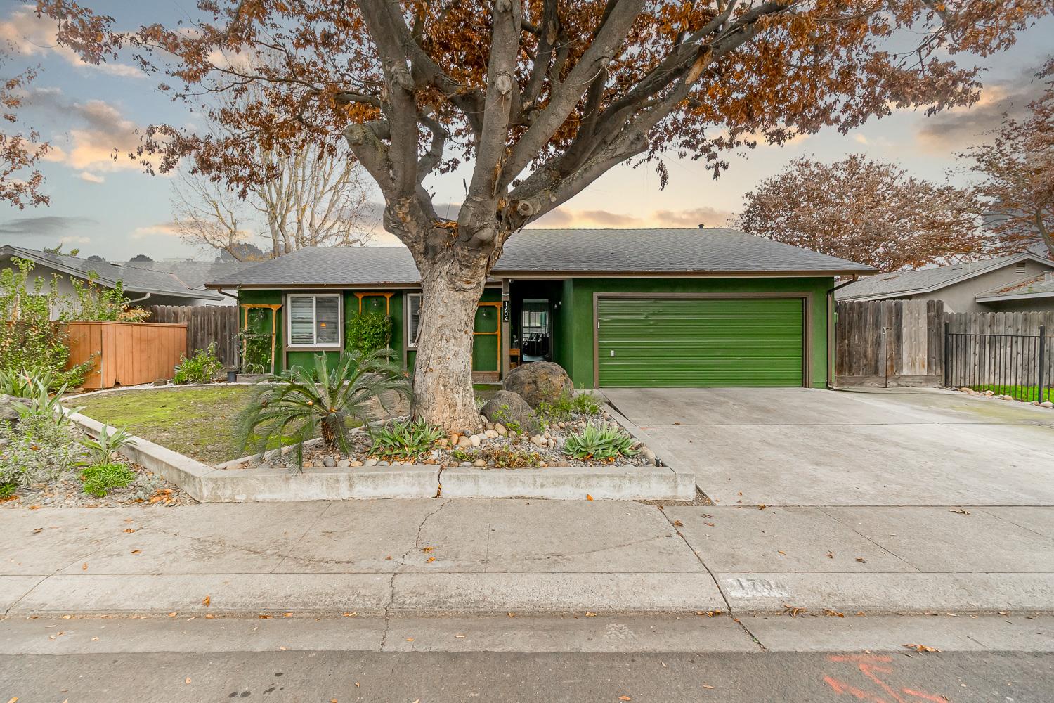 1704 Woolston Way, Modesto, CA 95355